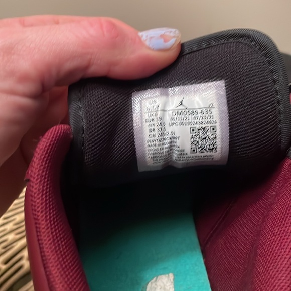 Air Jordan 1 low SE “dark beetroot”. Like new! EUC - Picture 5 of 13